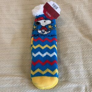 NWT Peanuts Sherpa lined non slip socks OSFM